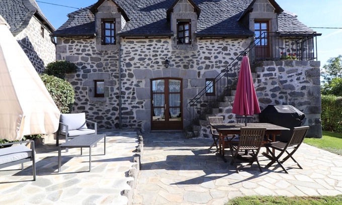 Pailherols Cottage | Cozy Gite Pailherols: Family-Friendly Retreat with Kitchen