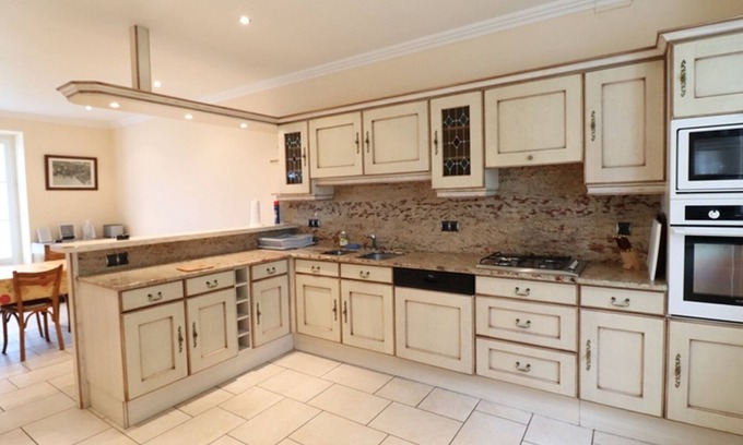 Pierrefort Cottage | Gite Pierrefort: 6 Bedrooms with Spa and Family-Friendly Perks