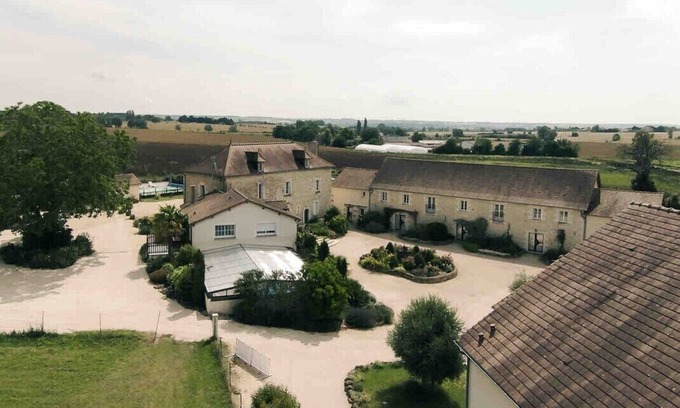 Thure Apartment | Ideal Retreat for 6 with Pools in Serene Domain