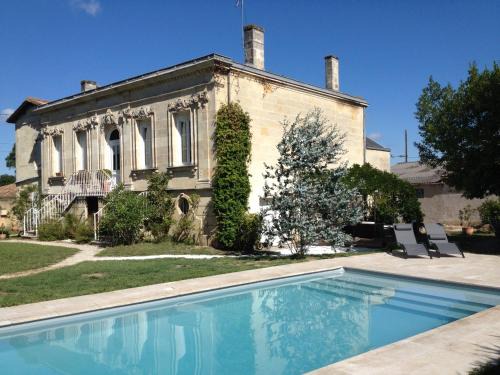 Saint-Loubes House | Beautiful Holiday Homes in Saint-Loubès with Ocean Views