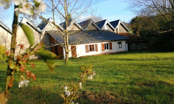 Bruges-Capbis-Mifaget House | Relaxing Gite Pyrénées with Hot Tub for 2/3 Guests