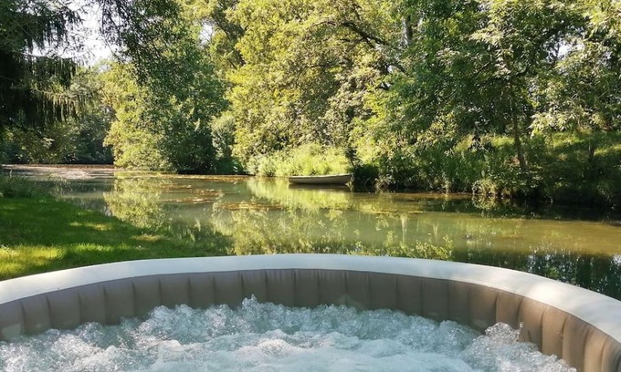 Bruges-Capbis-Mifaget House | Relax in Nature at Gite Pyrénées with Hot Tub & Spa