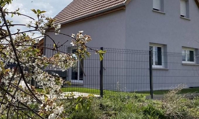 Reguisheim Cottage | Cozy Gite Réguisheim: Family-Friendly Retreat with Kitchen