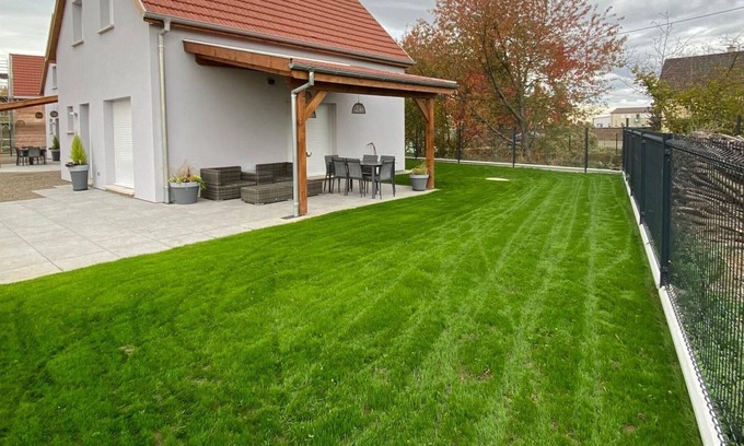 Reguisheim Cottage | Cozy Gite Réguisheim: Family-Friendly with Fireplace