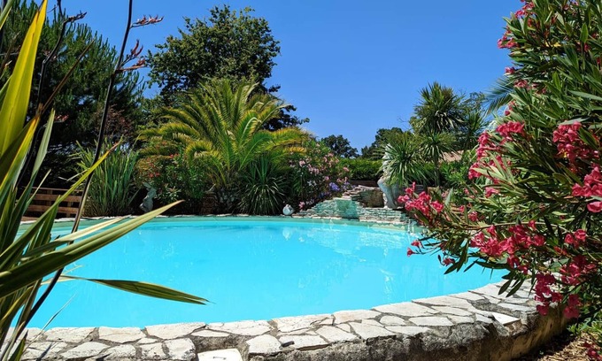 Sud Charente Cottage | Gite Reignac: Ideal Retreat for Families with Private Pool