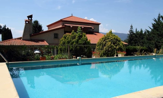Vernet-les-Bains Cottage | Gite rental at the foothills of the Canigou mountain with swimming pool.