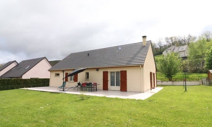 Riom-es-Montagnes Cottage | Comfortable Gite Riom-ès-Montagnes for Families & Pets