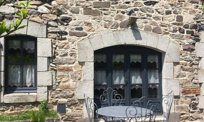Riom-es-Montagnes Cottage | Cozy Gite Riom-ès-Montagnes with Spa and Family Amenities