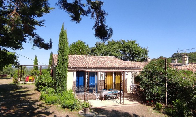 Entrechaux Apartment | Gîte Romarin: Relax Amidst Vineyards & Olive Groves