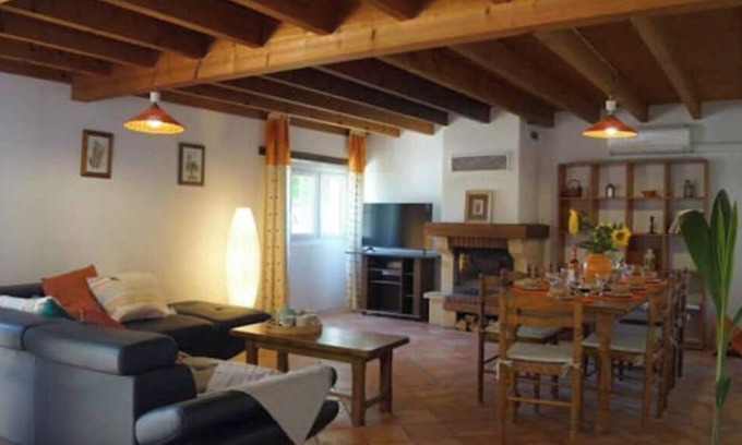 Saint-Pierre-sur-Dropt House | Comfortable Getaway at Gite Rural LA Liesse 47