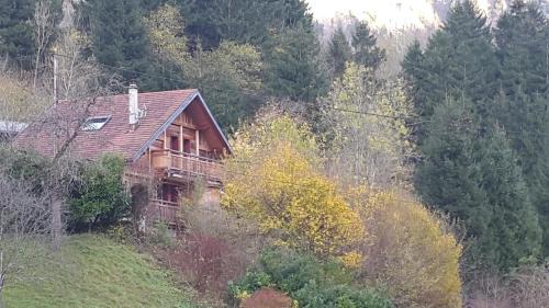 Usillon House | Discover Gite Rural Les Combes: Family-Friendly Retreat