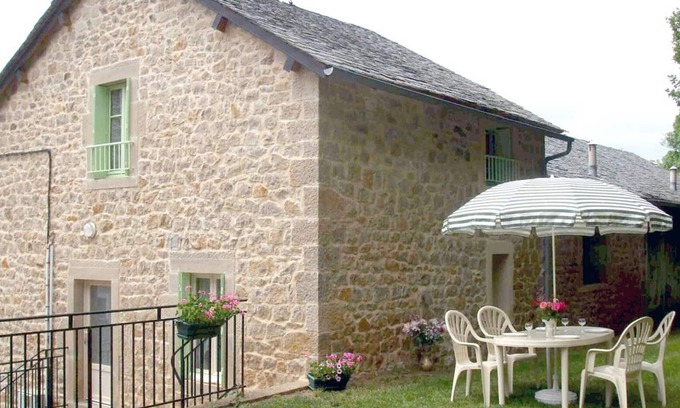Recoules-Previnquieres House | Gite Sévérac-d'Aveyron, 3 bedrooms, 6 persons
