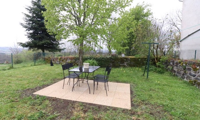 Saint-Etienne-de-Chomeil Cottage | Ideal Getaway at Gite Saint-Étienne-de-Chomeil for 4