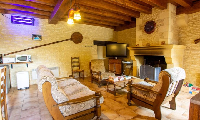 Saint-Crepin-et-Carlucet Cottage | Gite Saint-Crépin-et-Carlucet: Ideal for Families & Pets