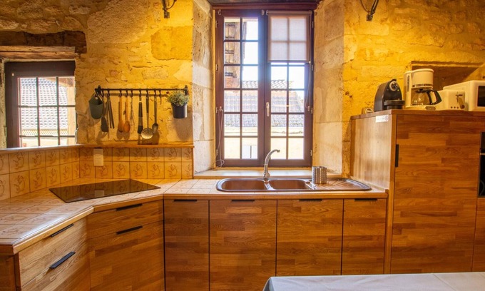 Saint-Pompont Cottage | Inviting Gite Saint-Pompont with Spa & Kitchen Amenities