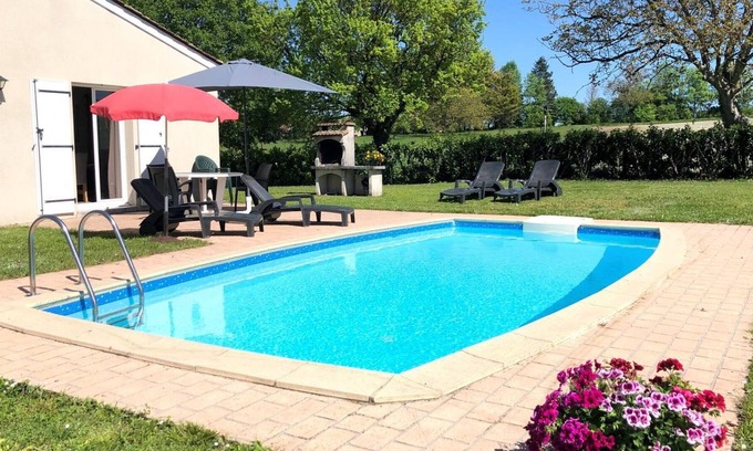 Saint-Severin Cottage | Gite Saint-Séverin, 3 bedrooms, 6 persons
