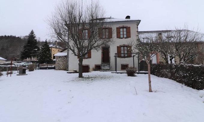 Sainte-Eulalie Cottage | Gite Sainte-Eulalie: Family-Friendly Retreat with 5 Bedrooms