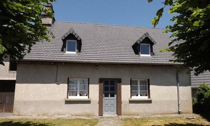 Sainte-Eulalie Cottage | Gite Sainte-Eulalie: Family Retreat with Spa & Breakfast