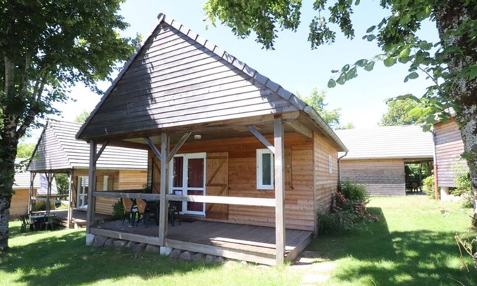 Salers Cottage | Cozy Gite Salers: Pet-Friendly Retreat with Kitchen & Spa