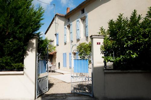 Gueyze House | Guest Rated 10/10 at Gite Sicard - Family-Friendly Retreat