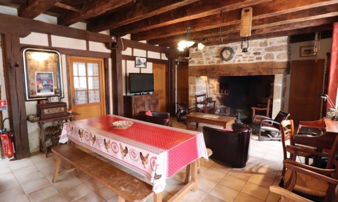 Siran Cottage | Gite Siran: Cozy Retreat with Kitchen & Spa Amenities