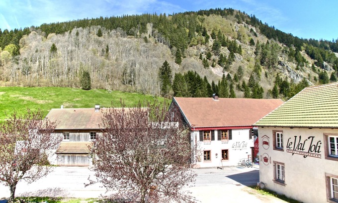 Le Valtin Cottage | Spacious Gite for 16 with Pool & Ocean Views - Top Rated