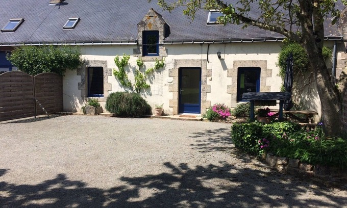 Moustoir-Remungol Cottage | Cozy Gite for 6 with Indoor Pool & Family-Friendly Perks