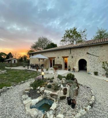 Cubnezais House | Tranquil Gite with 3 Bedrooms - Pet and Child Friendly