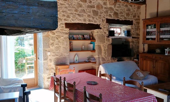 Saint-Estephe Cottage | Discover Gite St Estephe: Guest Rated 9.8 & Pet Friendly