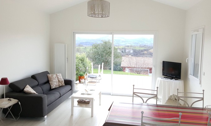 Halsou Cottage | Mountain View Gite T2 with Heated Pool & 9.8/10 Rating