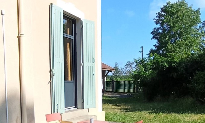 Laluque Apartment | Family-Friendly Gite T2 with Garden and Kitchen Access