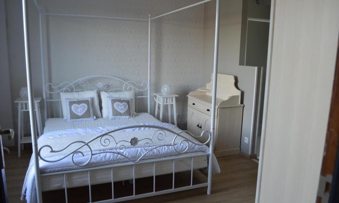 Werbomont House | Gite Terre de Ciel: Pet-Friendly Getaway with Breakfast