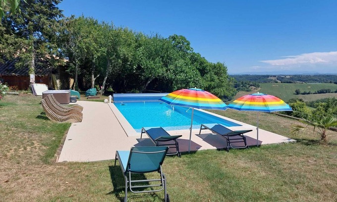 Saint-Frajou Apartment | Relaxing Getaway at Gite The Medlar Domain Cap de Coste