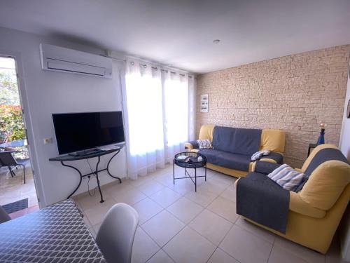Saint-Jean-de-Barrou House | Relaxing Gite Thym Spa in the Heart of Olive Groves