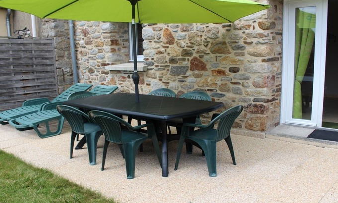 La Fresnais Cottage | Relax at Gîte TI GWER: Poolside Retreat near Mont-St-Michel