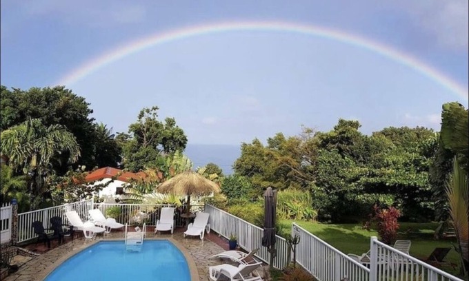 Bouillante Ski Chalet | Inviting Bungalow Ti Papiyon with Pool near Malendure Beach