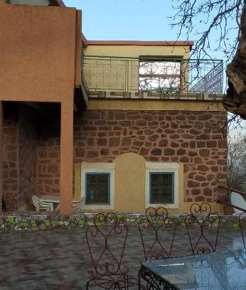Ait Blal House | Budget-Friendly Gite Tizinoubadou: Family-Friendly Retreat
