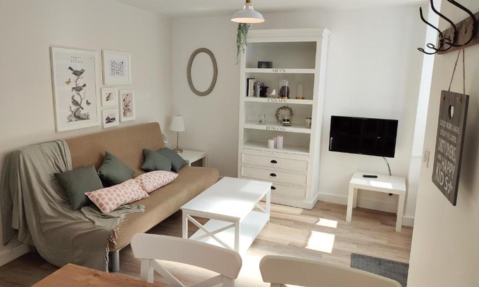 Antrain Apartment | Gite Ty Nid Le 1900: Guest Rated 10/10 with Pool & Hot Tub