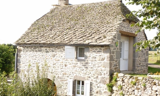 Valuejols Cottage | Gite Valuéjols: Family-Friendly Retreat with Kitchen & Pets
