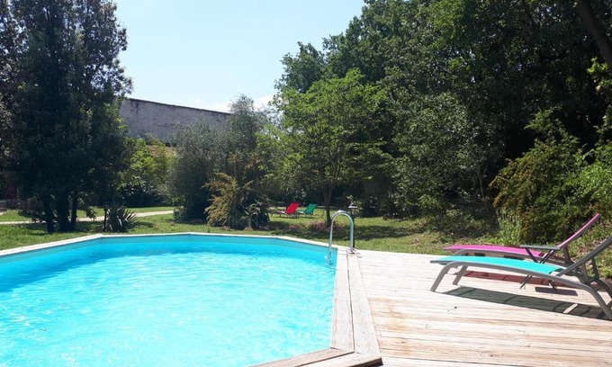 Loriol-du-Comtat House | Gite Ventoux: Oceanfront Escape with Pool & 9.6 Rating