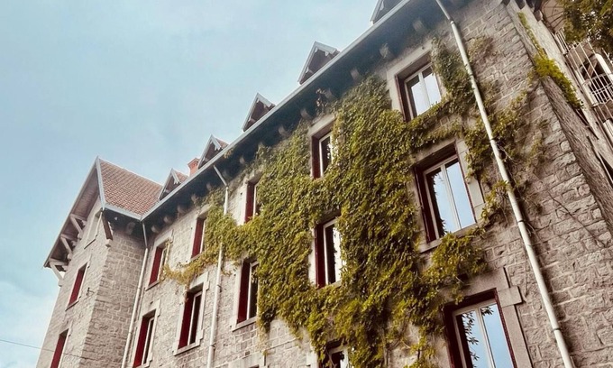 Plainfaing Apartment | Elegant Le Gite Vert: Four-Star Apartment with Lake Views