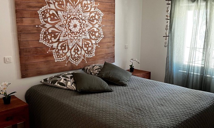 Saint-Martin-d'Ardeche Cottage | Discover GITE VILLA L'ABRI: Family-Friendly with Pool