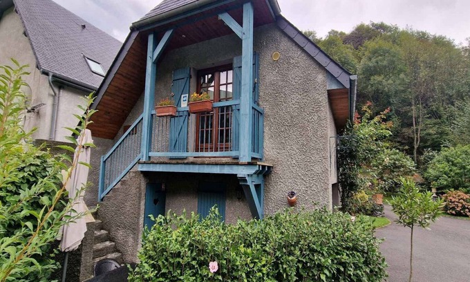 Geu House | Gite Viscos: Family-Friendly Oasis with Ocean Views