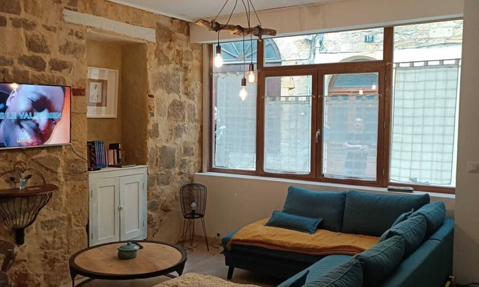 Gourdon House | Charming Gîte in Medieval Gourdon with Family-Friendly Amenities