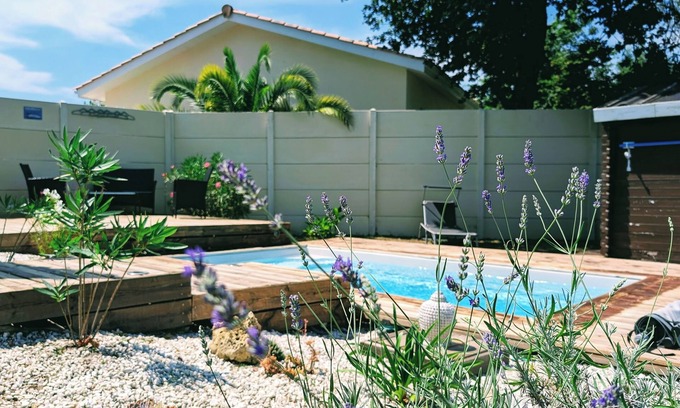 Cussac-Fort-Medoc House | Gîte with heated swimming pool View of vineyards