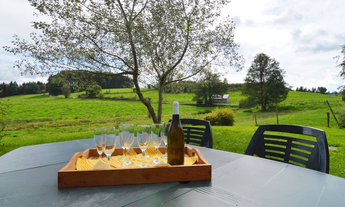 Tavigny Cottage | Cozy Cottage in Neufmoulin with Meadow Views & Breakfast