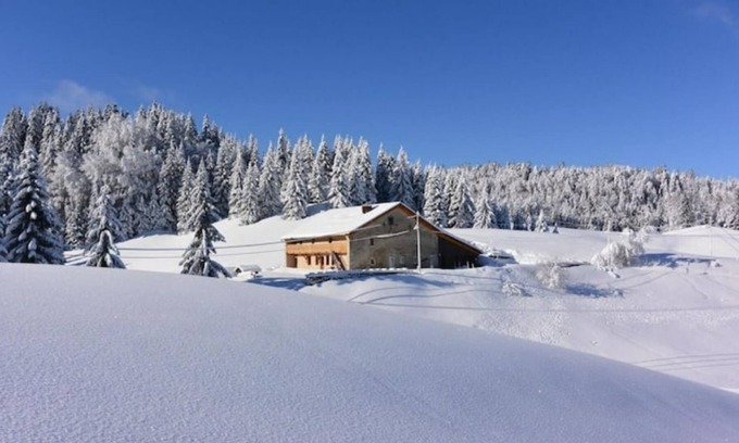 Les Moussieres House | Gîte with panoramic view - Haut-Jura Natural Park