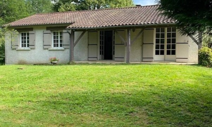 Chalais House | Idyllic Gîte with Ponds in Green Perigord Escape