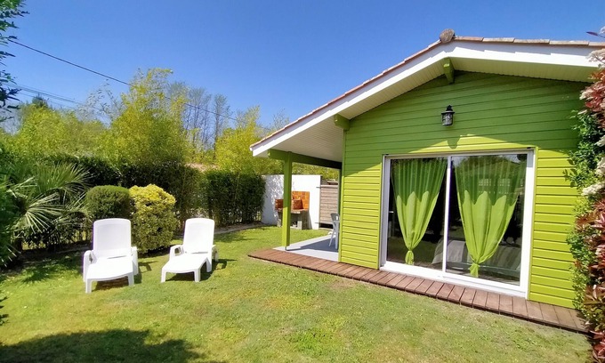 Brach Cottage | Relaxing Gite with Hot Tub & Pool Near Bordeaux
