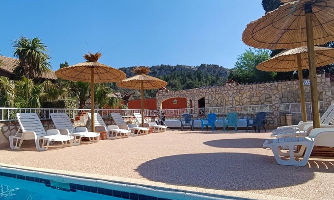 Roquefort-des-Corbieres House | Gitelacapelle: Relaxing Oasis with Pools Near Pristine Beaches